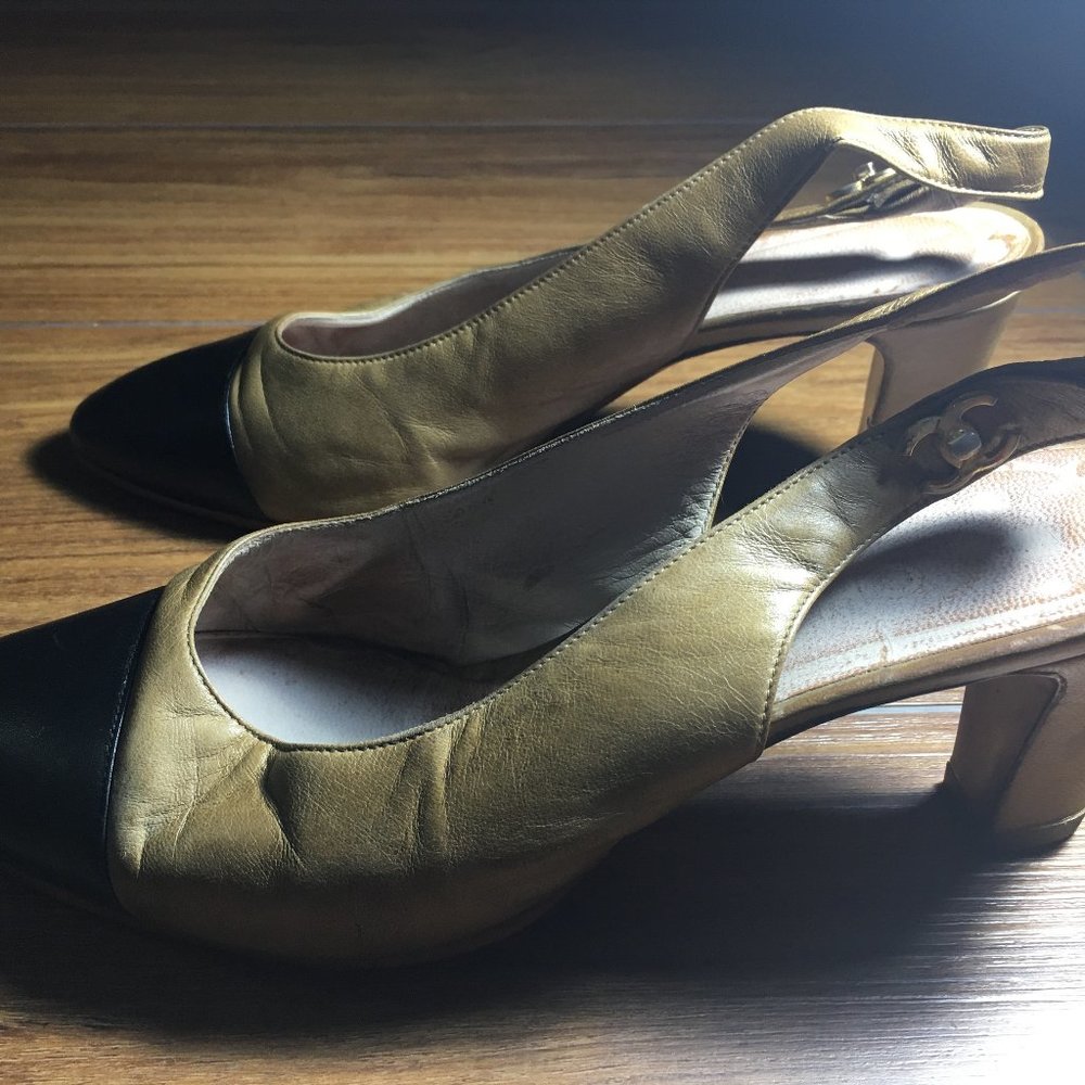 Chanel Vintage Leather Slingback Shoes Pre-Owned Size 7.5 Beige w/Black Toe